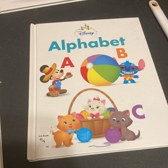 Set of 4 Disney learning books - Picture 2 of 4